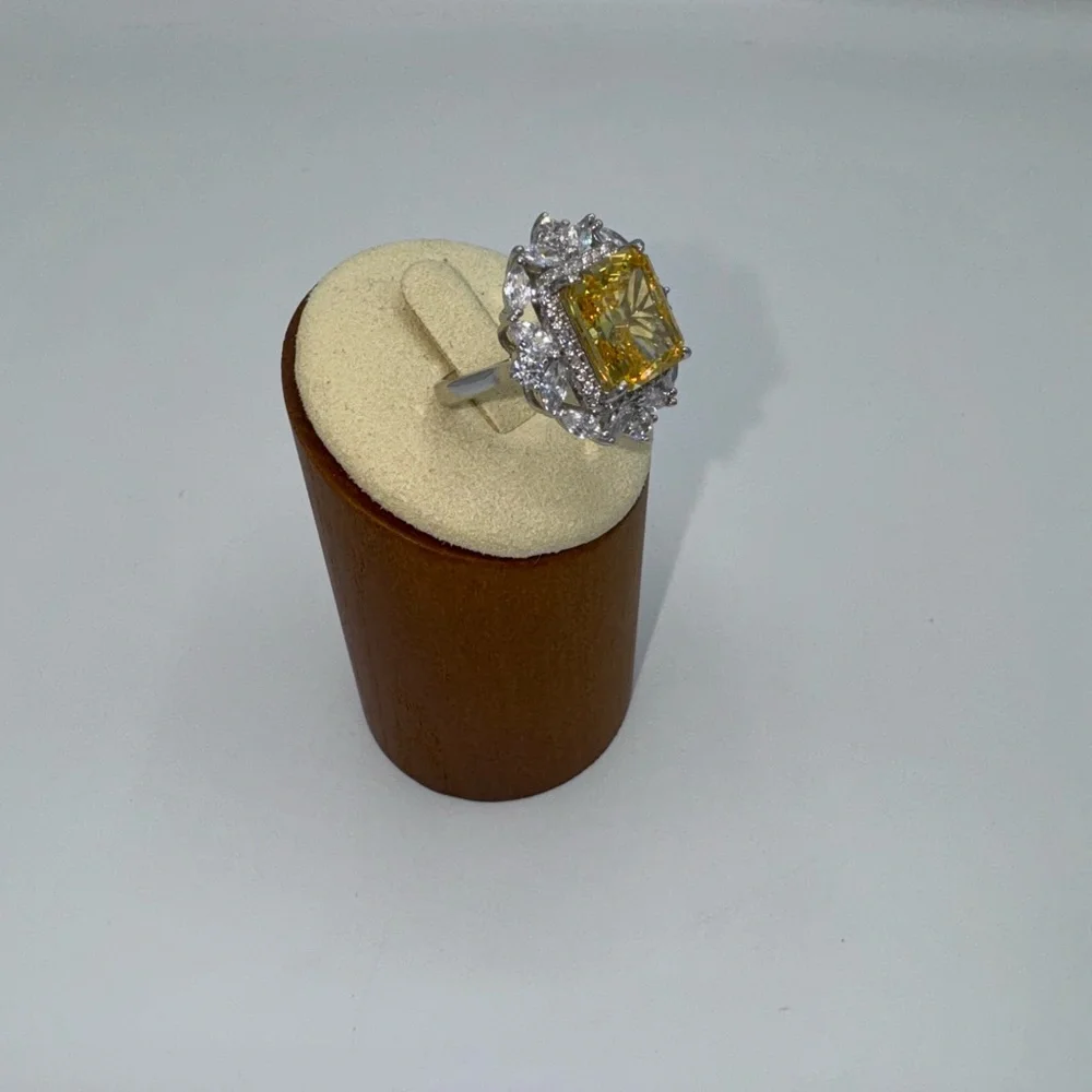 18k 4ct Radiant Canary Ring - Picture 9 of 12